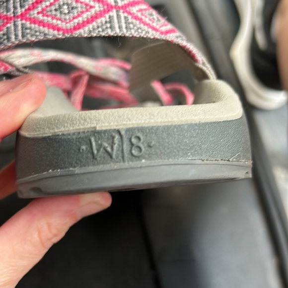 Women’s size 8 chacos - Picture 4 of 4